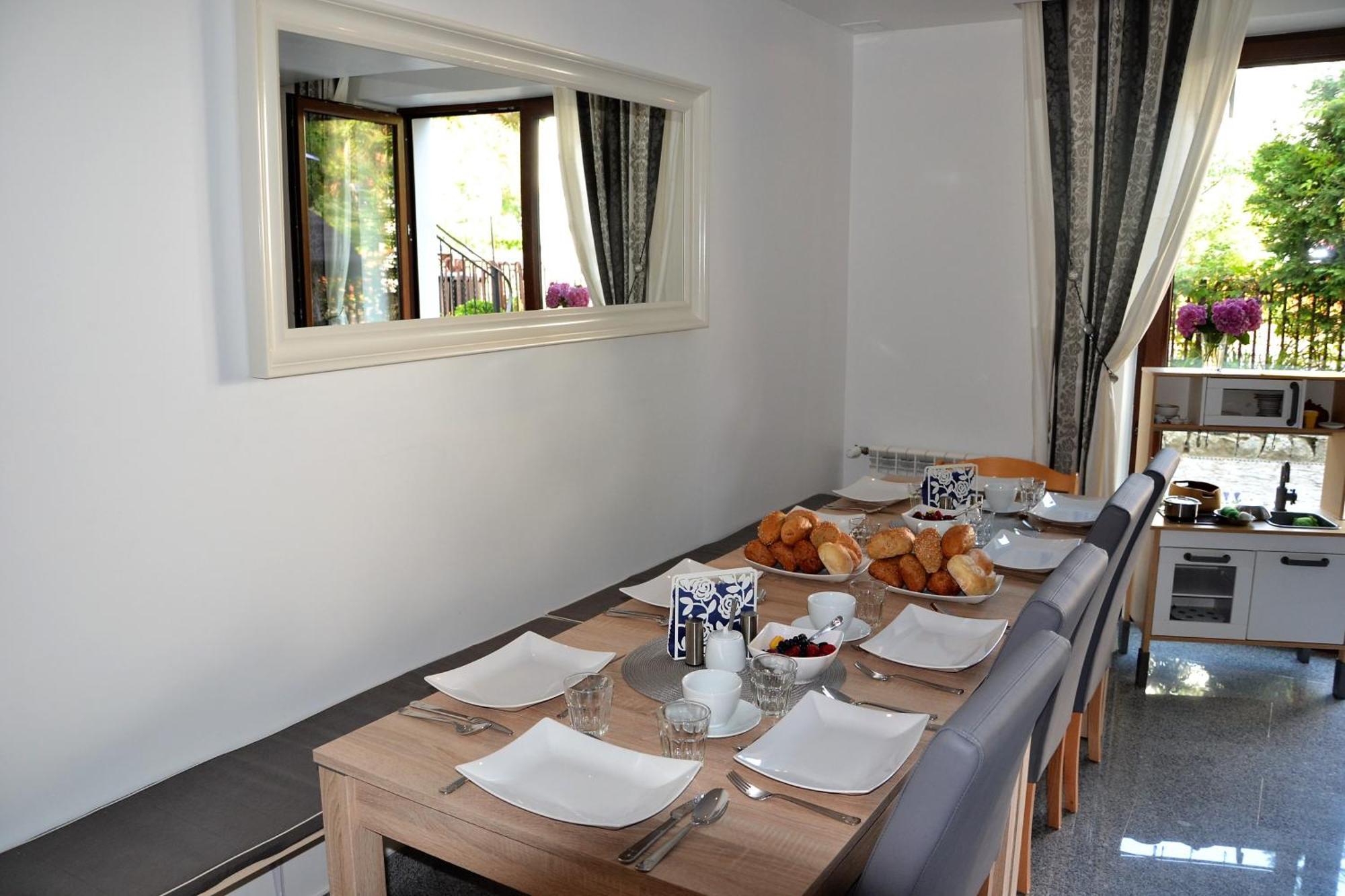 & 28 Apartment
